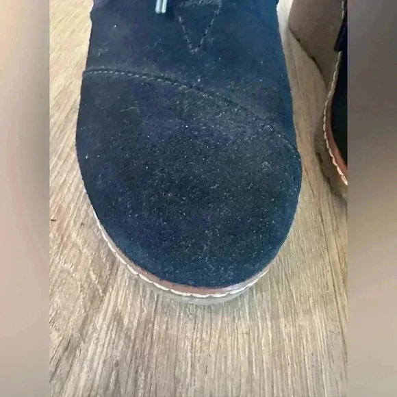 TOMS Black Wedge Ankle Boots Women's Size 7 Lace-Up Minimal Wear Leather Comfy - Picture 3 of 13